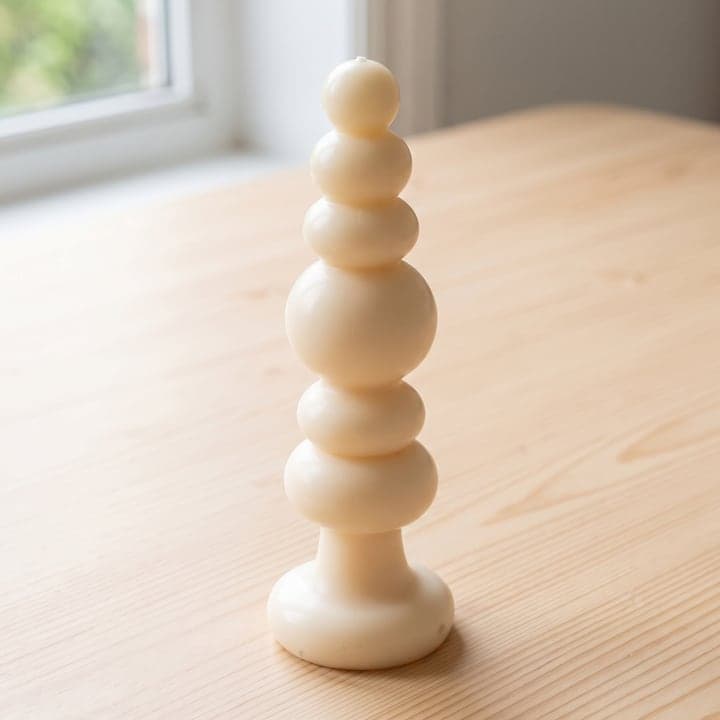 Knubby soy-beeswax candle — Lifestyle scene